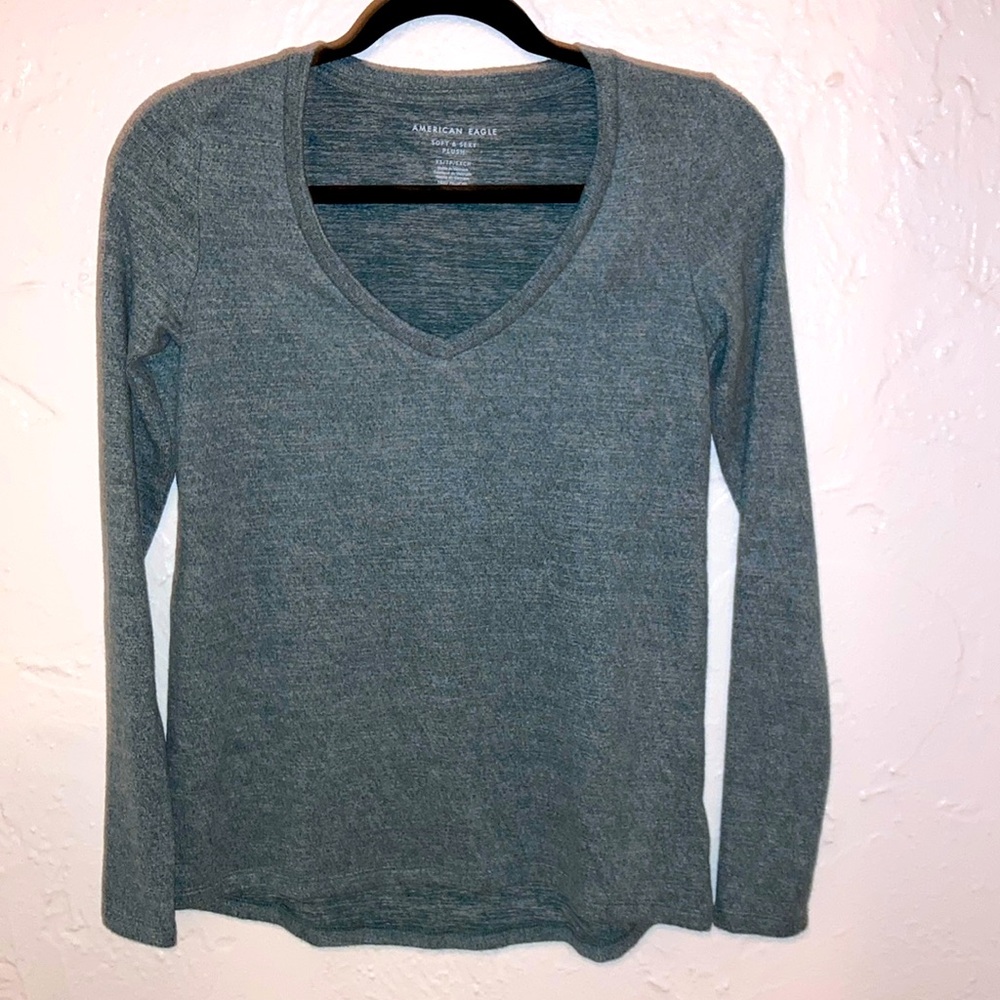 American eagle soft &sexy plush long sleeve v-neck top. -XS
